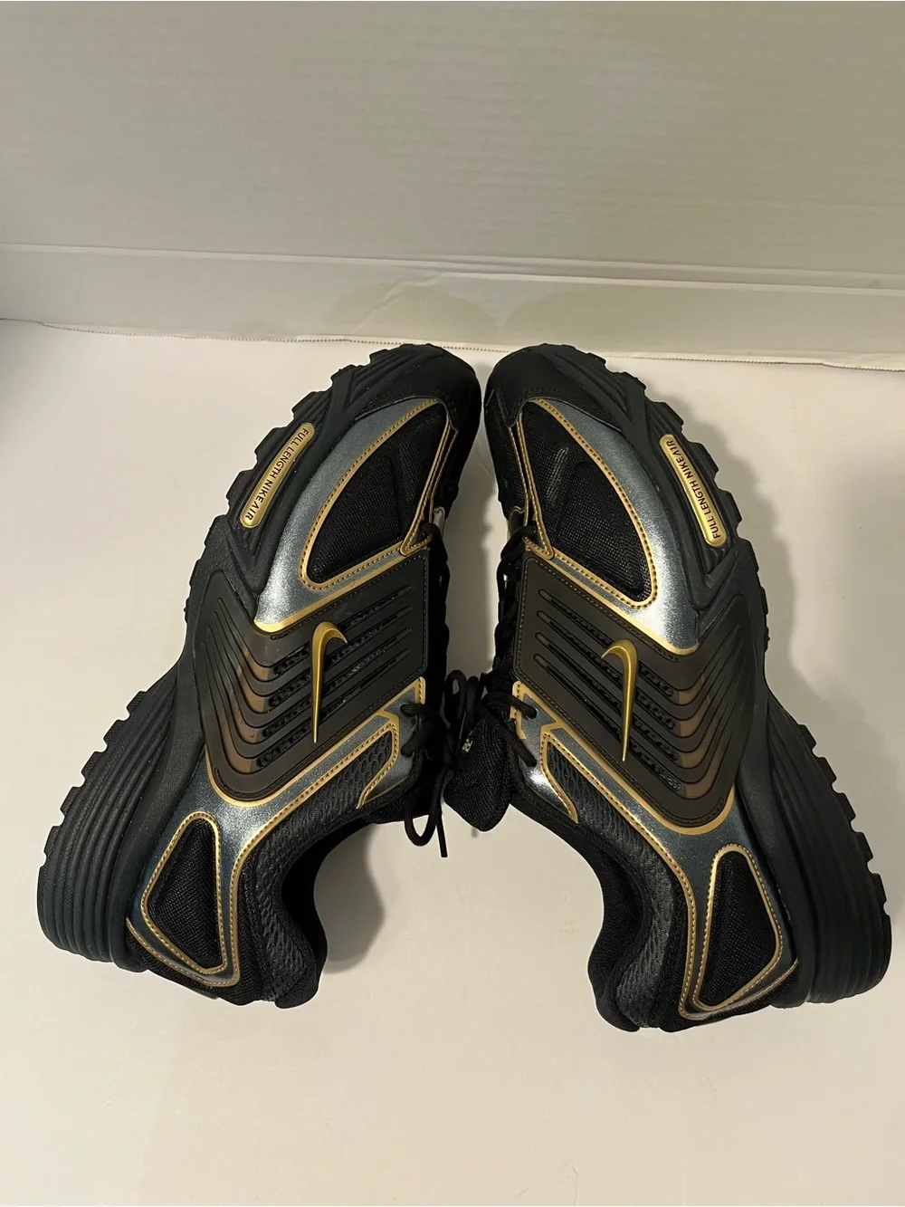Nike Men’s Athletic Sneakers Black and Gold Size 13